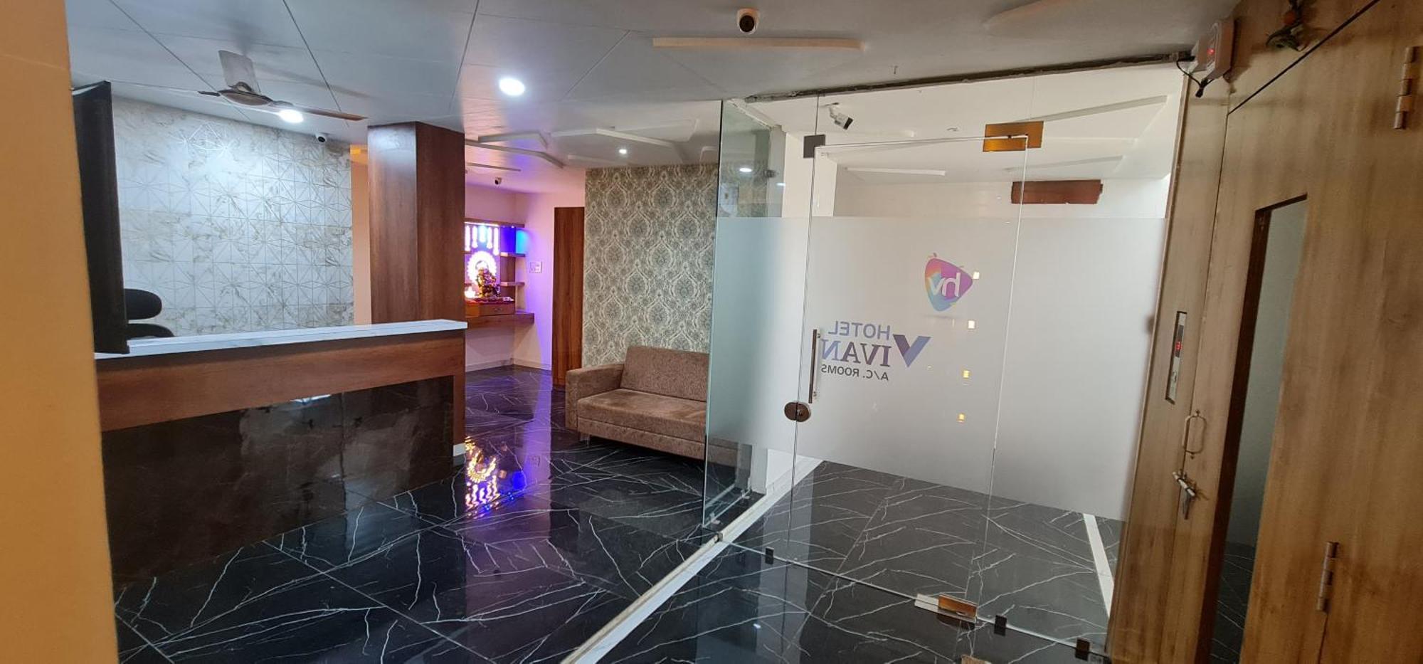 Hotel Vivan Vadodara Exteriör bild