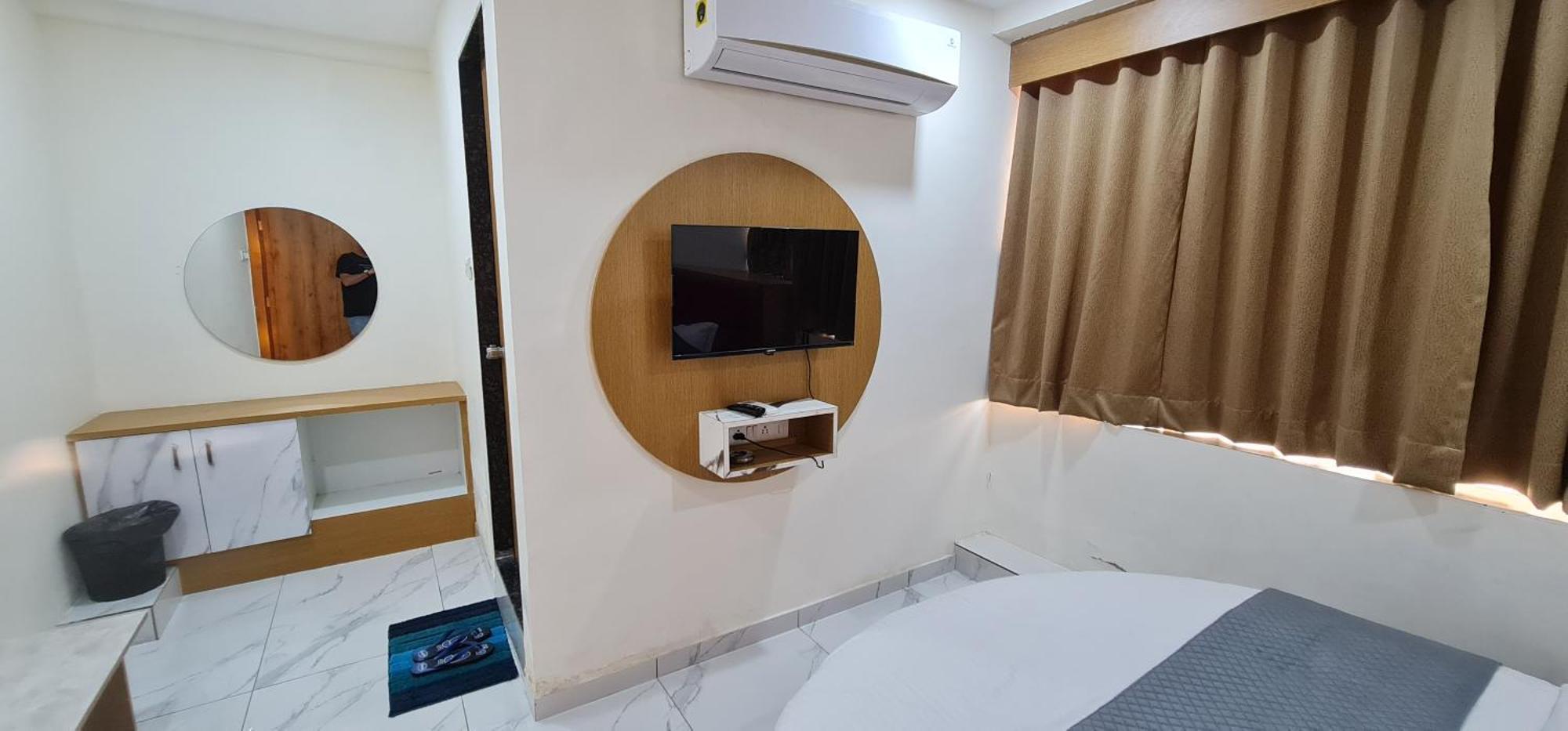 Hotel Vivan Vadodara Exteriör bild